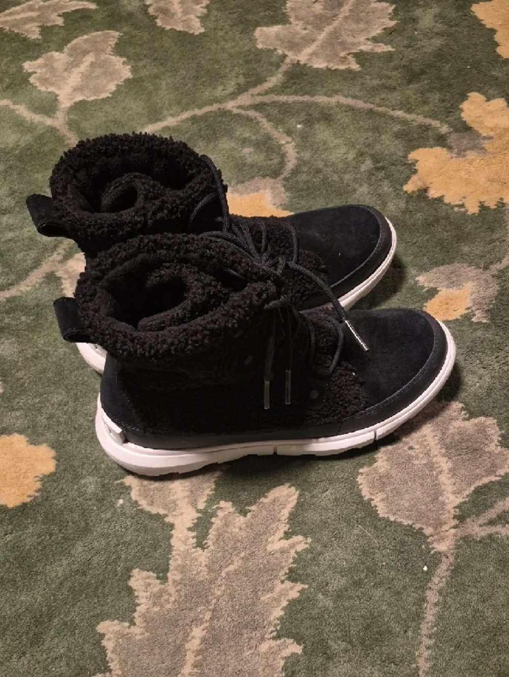 Sorel Black Faux Shearling Lace-Up Winter Boots with White Sole